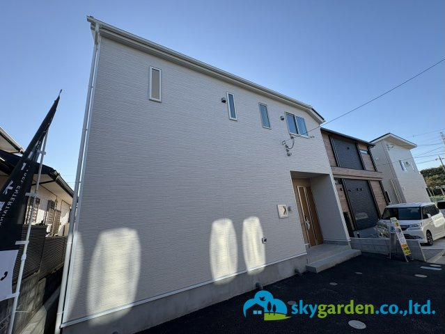 伊勢原市沼目第25　新築戸建　全1棟1号棟の前面道路含む現地写真