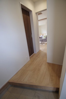 【玄関】 | 【仲介手数料無料！！】稲城市東長沼　新築戸建て（全7棟）1号棟　5680万円