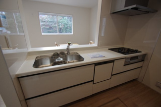 【キッチン】 | 【仲介手数料無料！！】稲城市東長沼　新築戸建て（全7棟）1号棟　5680万円