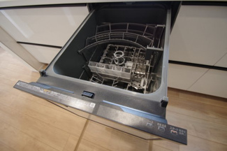 【キッチン】 | 【仲介手数料無料！！】稲城市東長沼　新築戸建て（全7棟）1号棟　5680万円 | ビルトイン食洗機