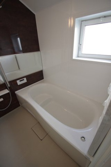 【浴室】 | 【仲介手数料無料！！】稲城市東長沼　新築戸建て（全7棟）1号棟　5680万円 | 2階浴室（1坪、1616サイズ）