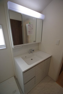 【独立洗面台】 | 【仲介手数料無料！！】稲城市東長沼　新築戸建て（全7棟）1号棟　5680万円