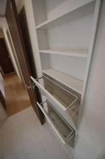 【収納】 | 【仲介手数料無料！！】稲城市東長沼　新築戸建て（全7棟）1号棟　5680万円 | 洗面所内の壁収納