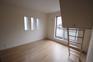 【寝室】 | 【仲介手数料無料！！】稲城市東長沼　新築戸建て（全7棟）1号棟　5680万円 | 主寝室7.3帖