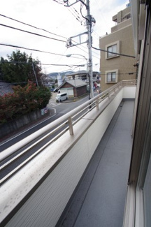 【バルコニー】 | 【仲介手数料無料！！】稲城市東長沼　新築戸建て（全7棟）1号棟　5680万円