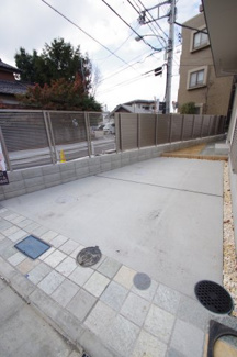 【駐車場】 | 【仲介手数料無料！！】稲城市東長沼　新築戸建て（全7棟）1号棟　5680万円