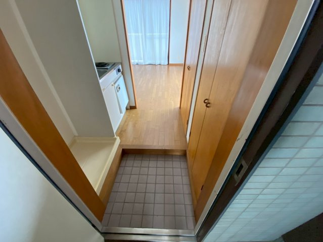 サイトウビルの玄関