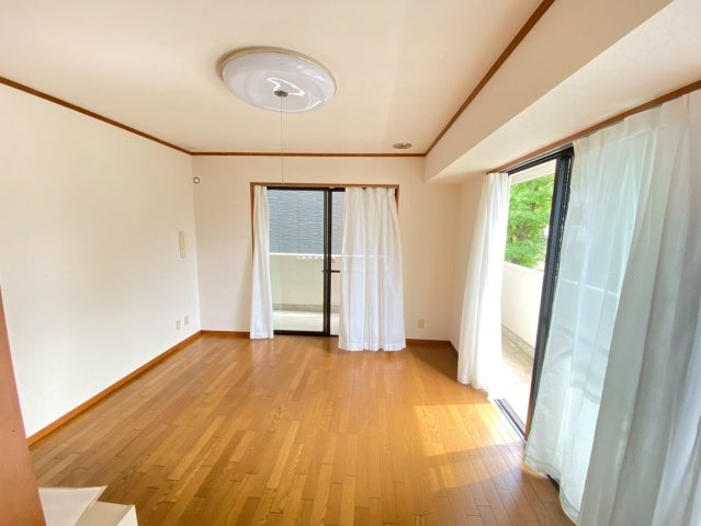 サイトウビルの居間・リビング