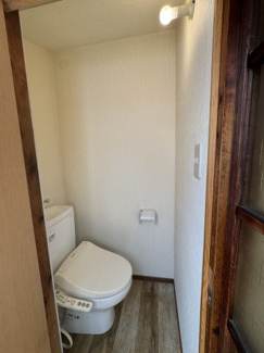 【トイレ】 | 明美町平屋東棟南端 | ゆったりとした空間のトイレです