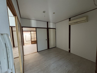 【洋室】 | 明美町平屋東棟南端 | 落ち着いた色調の洋室です