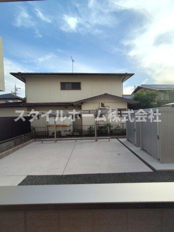 ペルレKの駐車場