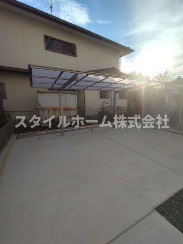 ペルレKの駐車場