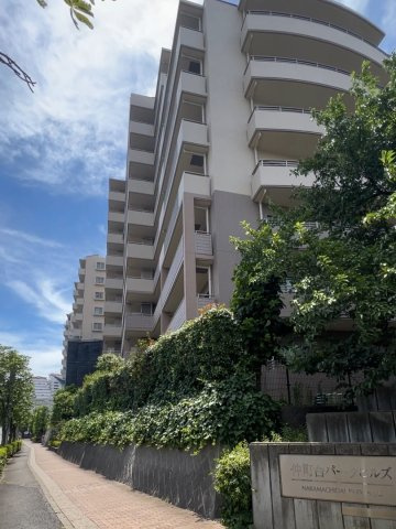 無垢材フローリングに超広ルーバル！【仲町台パークヒルズ7号棟】の外観