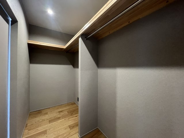 無垢材フローリングに超広ルーバル！【仲町台パークヒルズ7号棟】の収納
