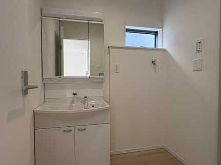 三原市本郷南3丁目　新築一戸建て(全5棟)の独立洗面台