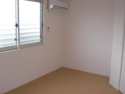 メゾンエミグラント　Ａの居間・リビング|室内