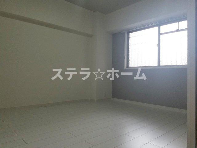 北摂マンションの洋室|明るい洋室です