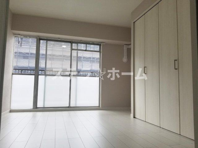 北摂マンションの洋室|明るい洋室です