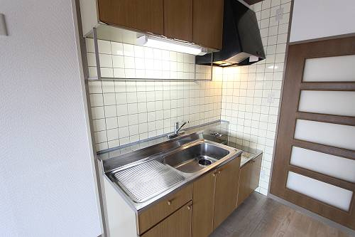 ライフステージ川間のキッチン|コンパクトなキッチンで掃除もラクラク