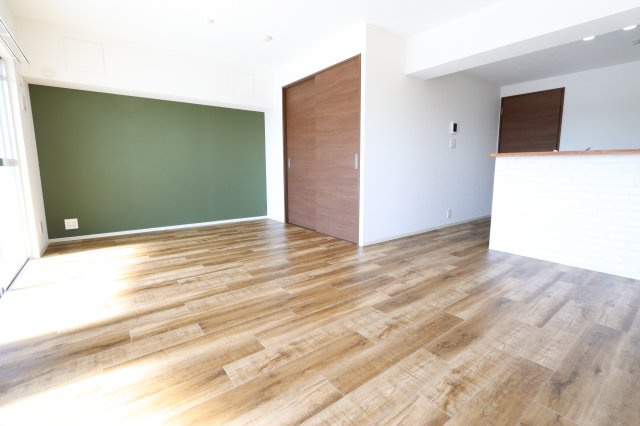 伊藤ハイツ　５０１号室の居間・リビング|こちらの居間で趣味の時間をお楽しみください