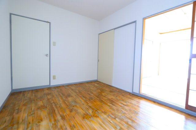 シェモア明正の寝室|5.8帖中洋室になります