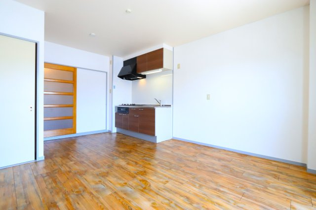 シェモア明正の居間・リビング|10.2帖LDKになります