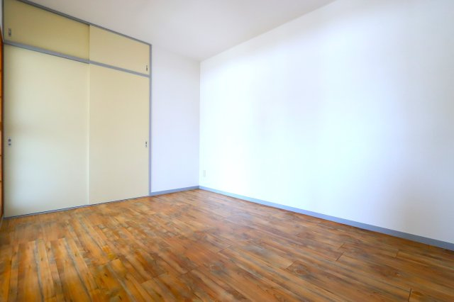 シェモア明正の寝室|5.8帖中洋室になります