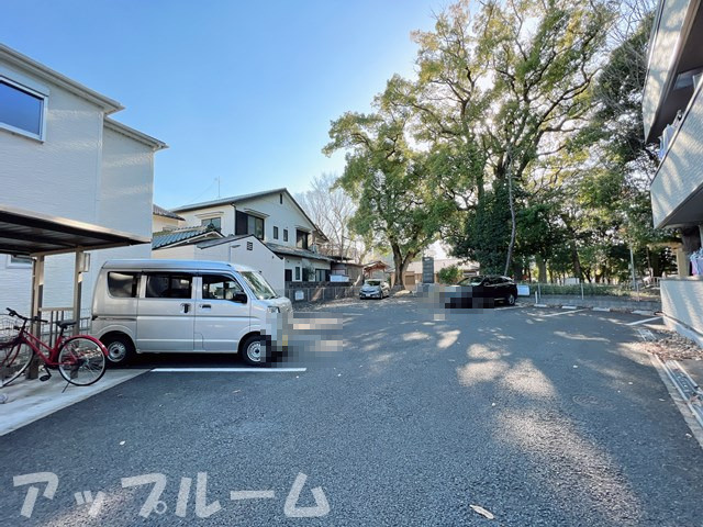 イ・ラプセルの駐車場