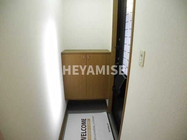 ロイヤルガーデン仲沖Fの玄関