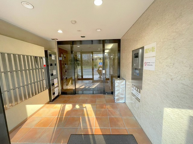 グランシャルマン新大阪のエントランス