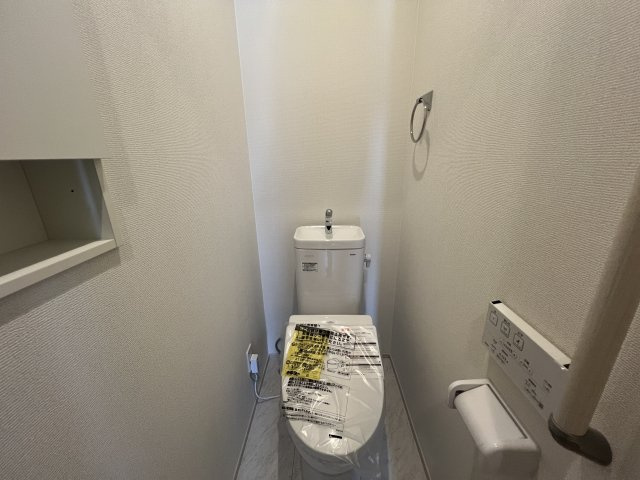 トータルバランス取れた駐車場２台分の幕の内弁当的【青葉区元石川町】新築戸建のトイレ|シンプルで使いやすいトイレです