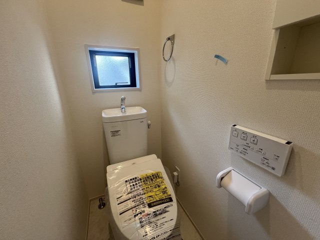 トータルバランス取れた駐車場２台分の幕の内弁当的【青葉区元石川町】新築戸建のトイレ|落ち着いたトイレです