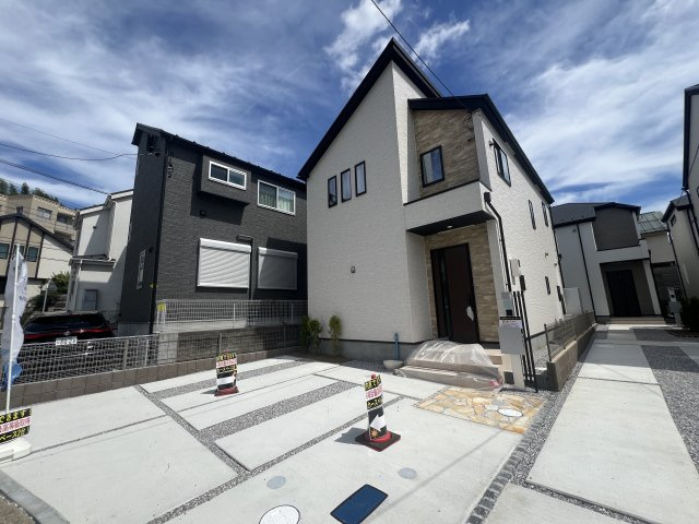 トータルバランス取れた駐車場２台分の幕の内弁当的【青葉区元石川町】新築戸建の外観|おしゃれな外観です