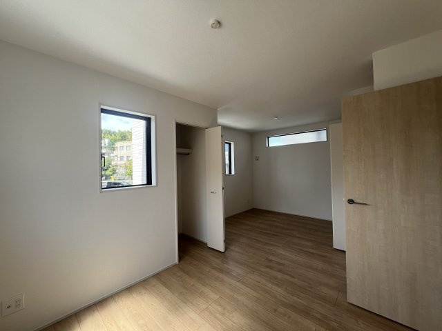 トータルバランス取れた駐車場２台分の幕の内弁当的【青葉区元石川町】新築戸建の洋室|広々とした洋室です