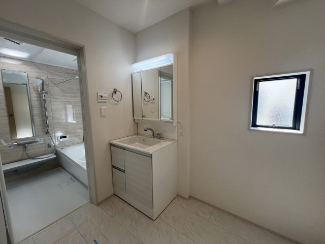 トータルバランス取れた駐車場２台分の幕の内弁当的【青葉区元石川町】新築戸建の独立洗面台|独立洗面台です