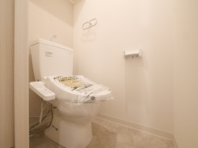 【トイレ】 | ART Tennouji | 落ち着いた色調のトイレです