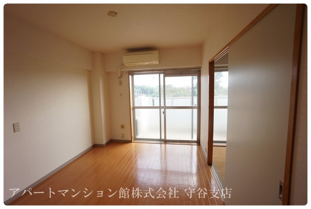 小泉ハイムの居間・リビング