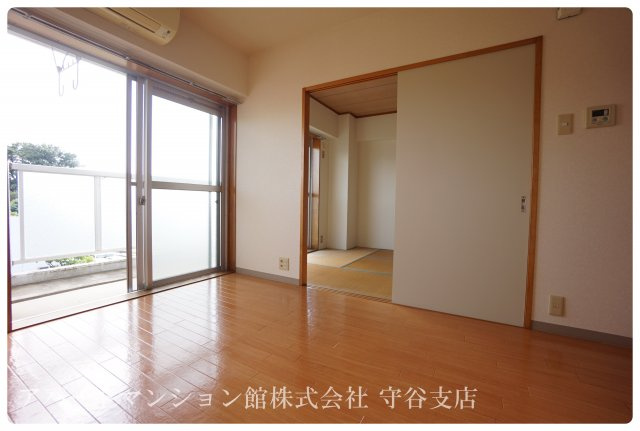 小泉ハイムの居間・リビング