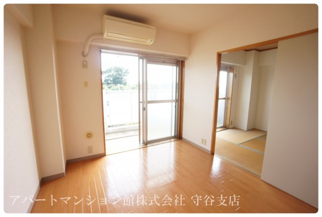 小泉ハイムの居間・リビング