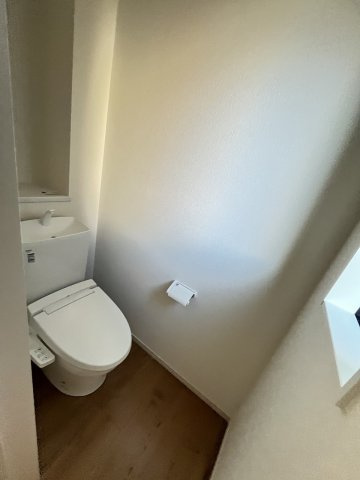 【トイレ】 | 福岡市早良区有田5丁目1期　1号棟（全3棟）【仲介手数料無料・0円】 | 現地写真。1階のトイレです。