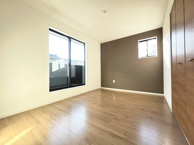 【寝室】 | 福岡市早良区有田5丁目1期　1号棟（全3棟）【仲介手数料無料・0円】 | 現地写真。2階主寝室です。