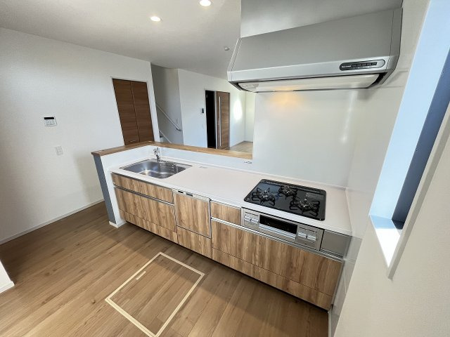 【キッチン】 | 福岡市早良区有田5丁目1期　1号棟（全3棟）【仲介手数料無料・0円】 | 現地写真。
