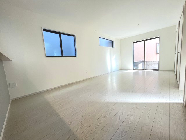 【居間・リビング】 | 福岡市早良区干隈5丁目1期　3号棟（全3棟）【仲介手数料無料・0円】 | 現地写真。