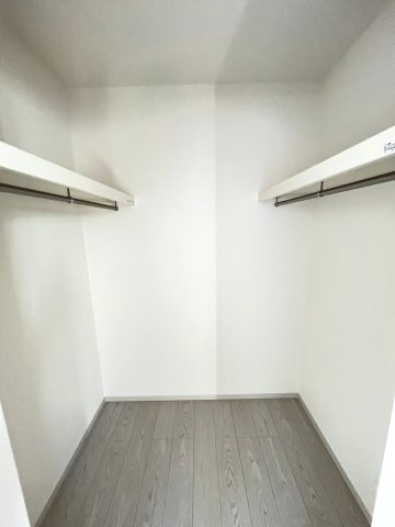 【収納】 | 福岡市早良区干隈5丁目1期　3号棟（全3棟）【仲介手数料無料・0円】 | 現地写真。ウォークインクローゼットです。