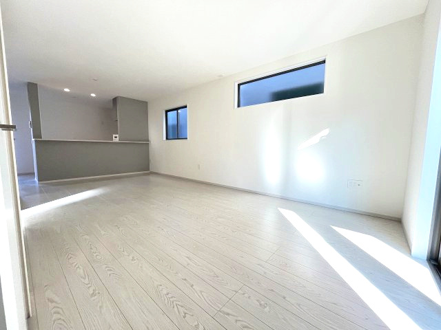 【居間・リビング】 | 福岡市早良区干隈5丁目1期　3号棟（全3棟）【仲介手数料無料・0円】 | 現地写真。