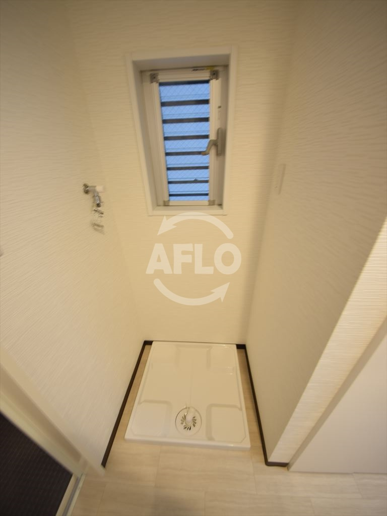 アマデウス北堀江　堀江小学校区の洗面所|アマデウス北堀江　室内洗濯機置き場