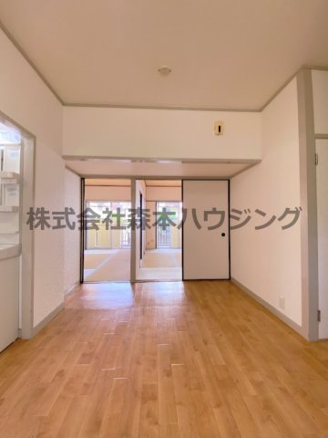【居間・リビング】 | 　にしまちハイツ | きれいな居間です