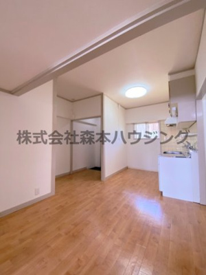 【居間・リビング】 | 　にしまちハイツ | ゆったり過ごせる居間です