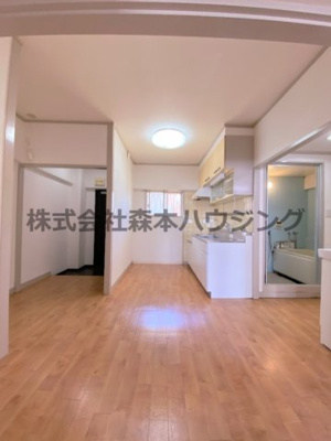 【居間・リビング】 | 　にしまちハイツ | 明るい居間です