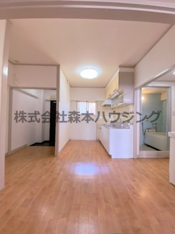 【居間・リビング】 | 　にしまちハイツ | 明るい居間です